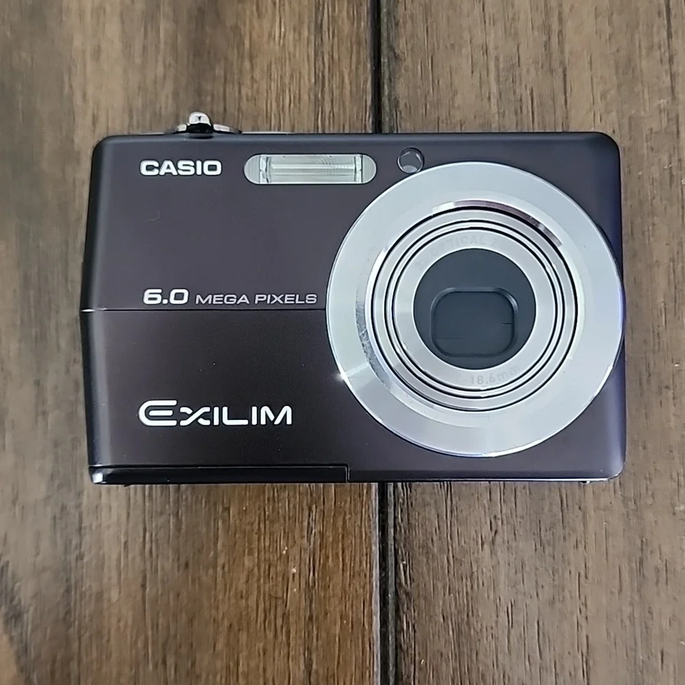 Casio Exilim 6mp EX-Z600 Digital Camara Kit